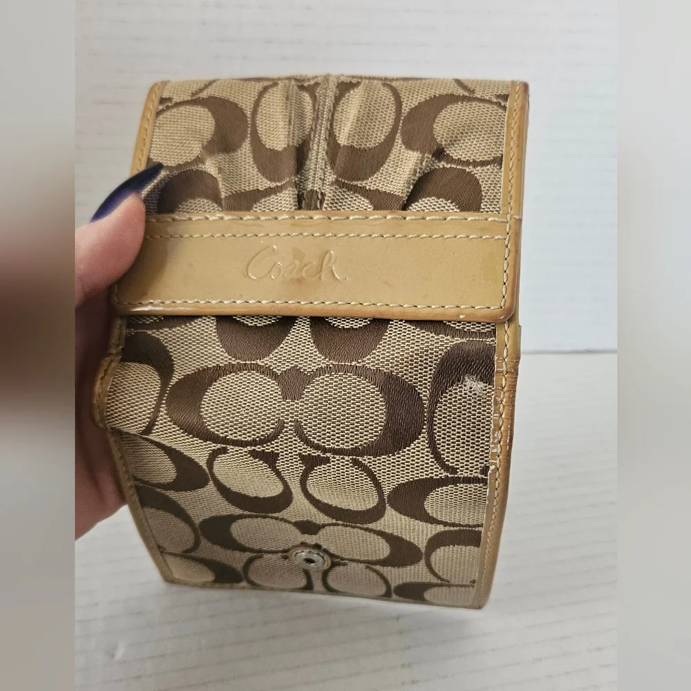Coach Signature bi‎ fold wallet